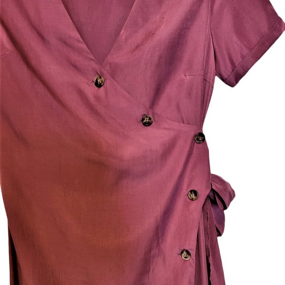 URBAN OUTFITTERS  Midi Wrap Dress short sleeves  Size M EUC - Picture 7 of 8